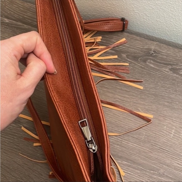 #62 BlOWOUT SALE! NEW!Brown Vegan Leather Messenger Shoulder Fringe Boho Bag - Picture 4 of 6